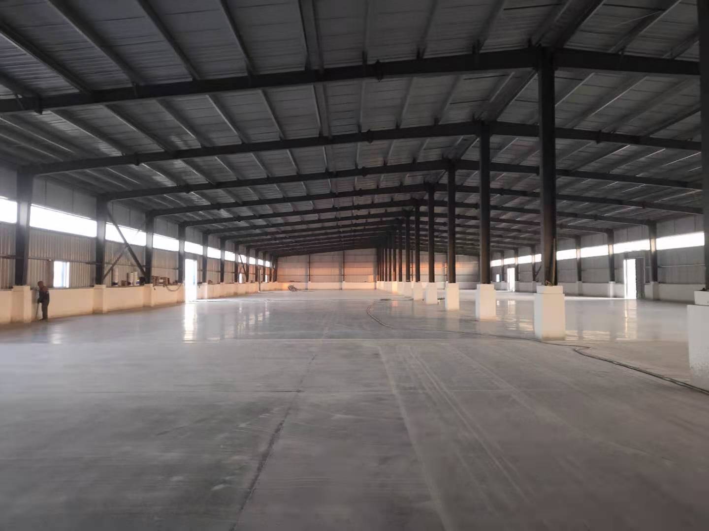 河北化工集團內蒙分公司車間地坪固化施工收尾階段！